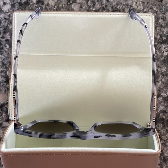 Burberry sunglasses, like new, EUC. - Picture 6 of 6